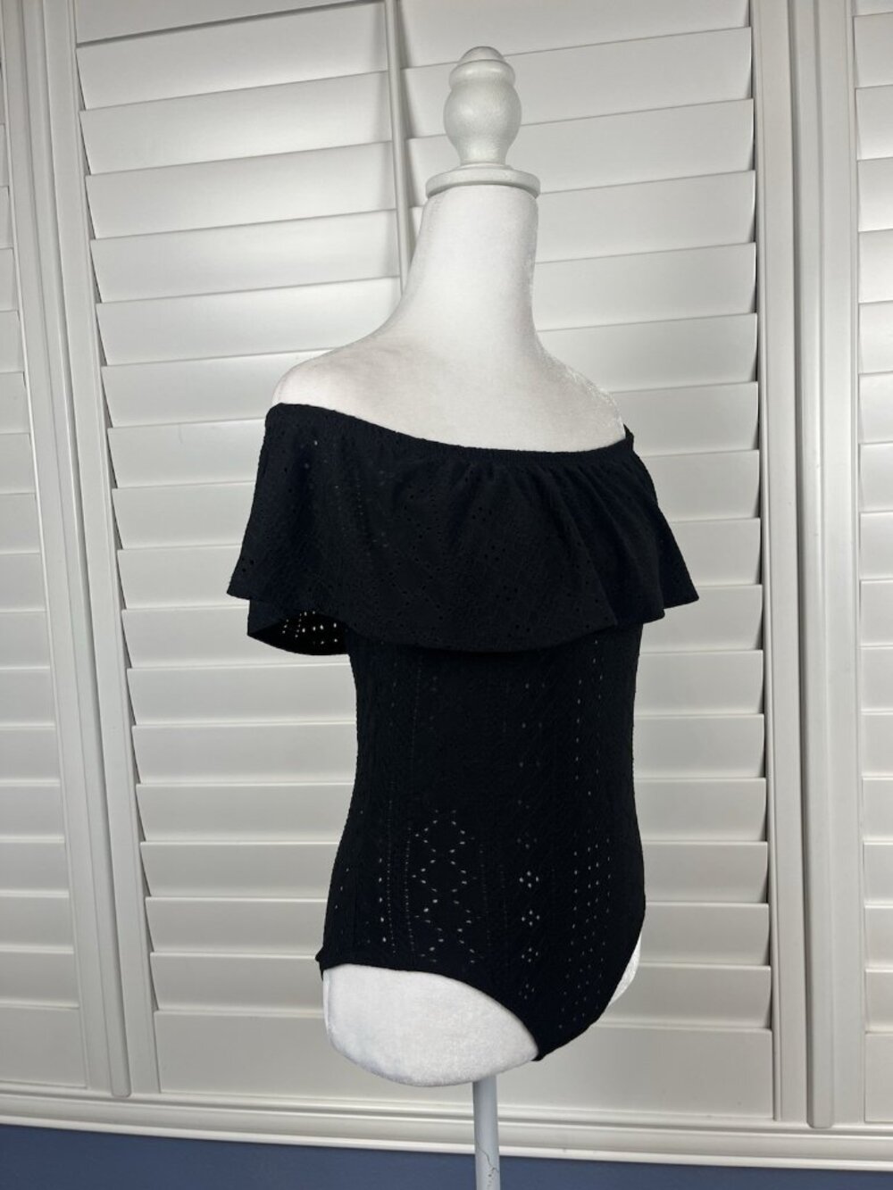 Discreet Black Off Shoulder Ruffle Eyelet Bodysuit Stretchy Women’s Medium